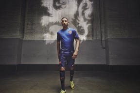 开云体育中国-国王对阵深圳队，切特展现巨星价值，当东方壁垒遭遇西方利刃