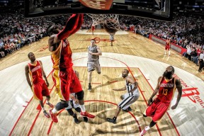 开云体育下载-英格拉姆赛后评分拉满，北京队轻取上海队展现团队篮球魅力