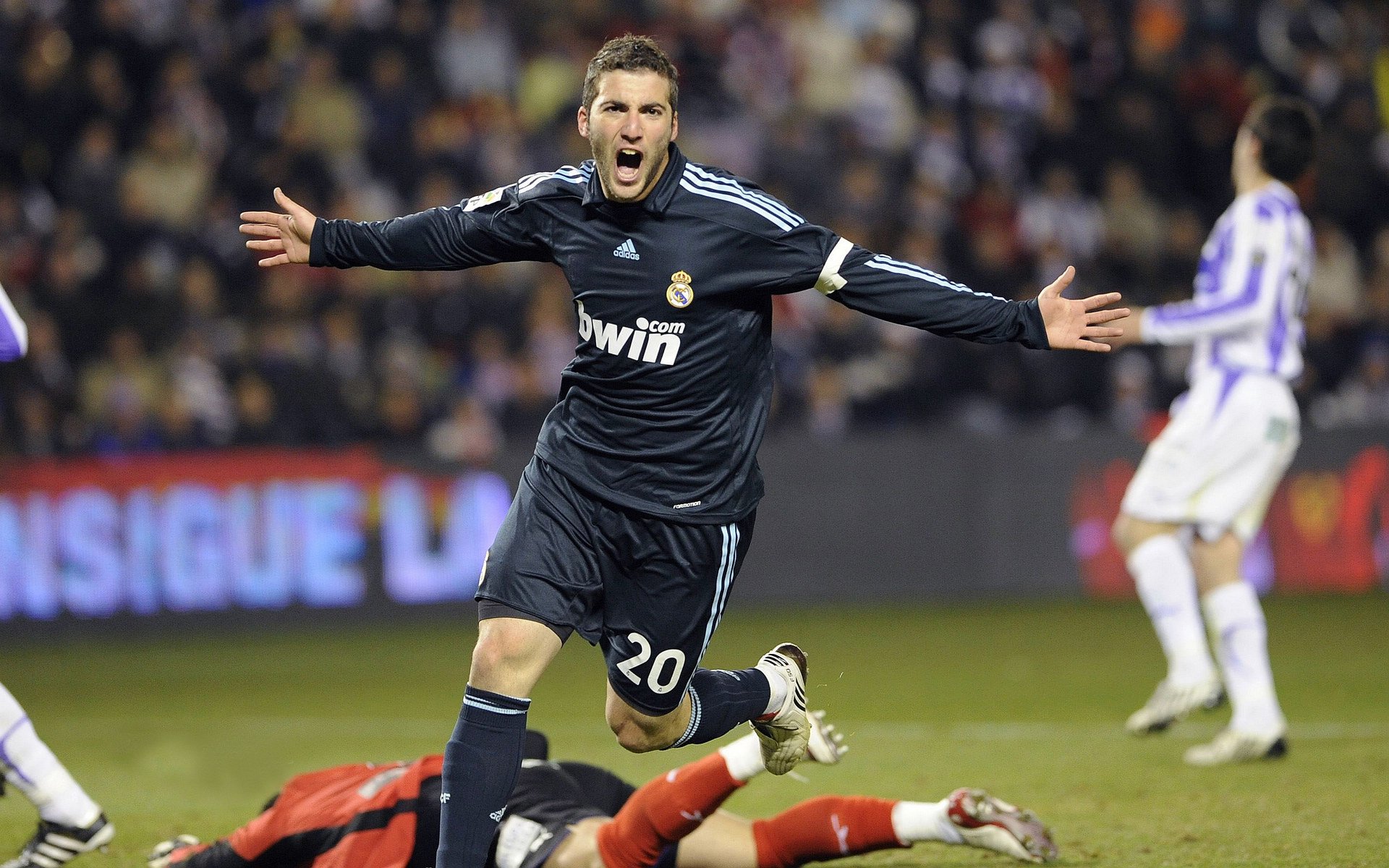 英超争冠之夜，恩佐·费尔南德斯，那个在风暴眼中跳舞的指挥家