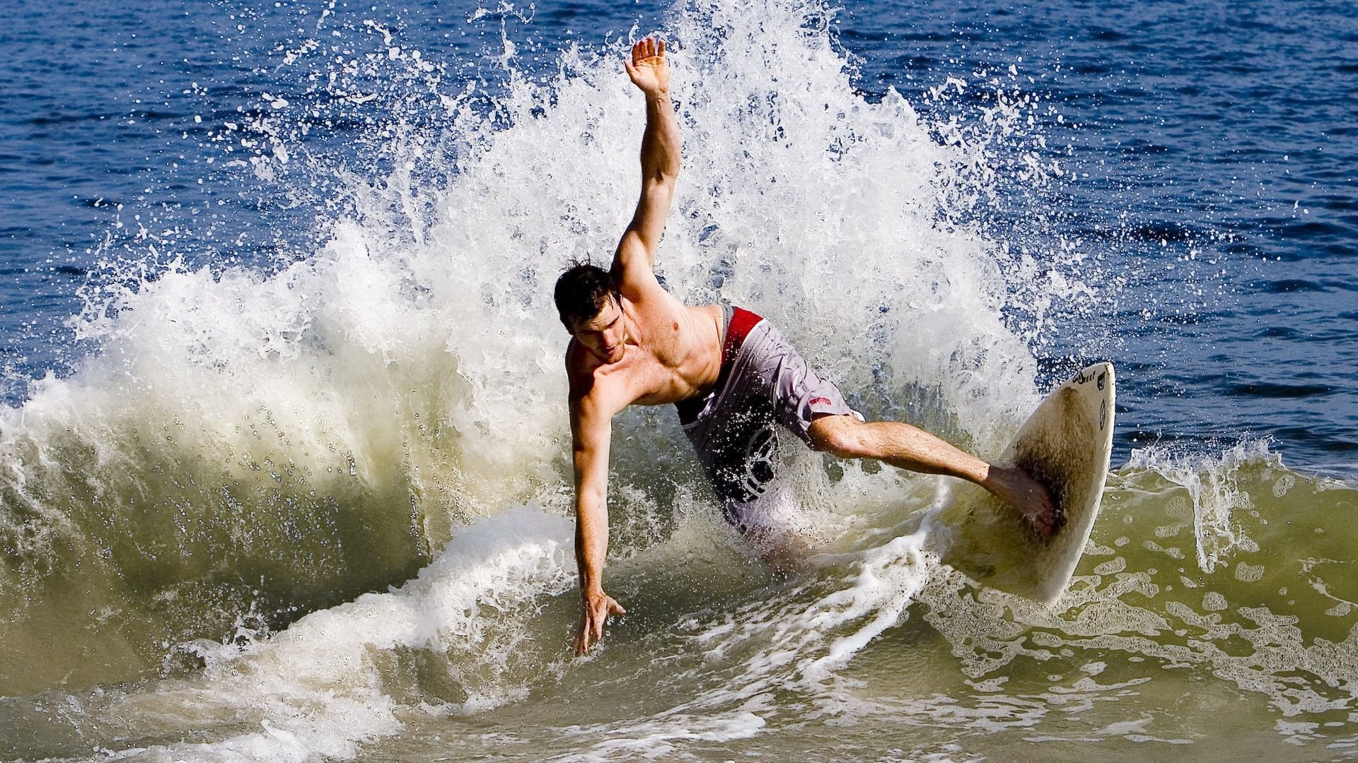 欧冠淘汰赛之夜，锡安存在感拉满，当肉体凡胎成为球场上的神迹